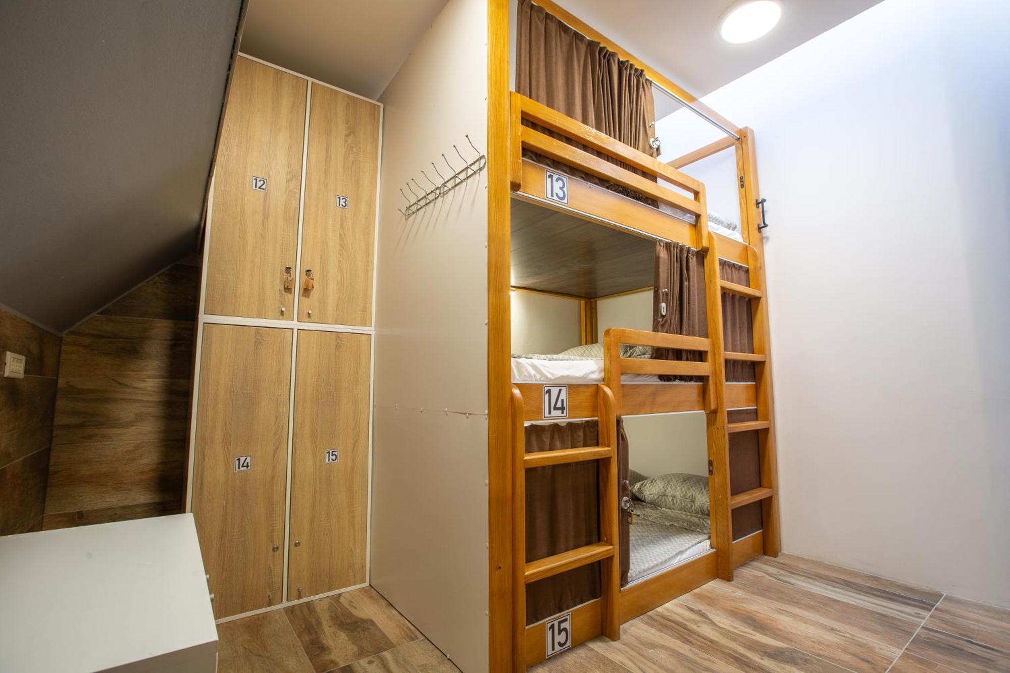 Aisha Hostel Любляна Екстер'єр фото