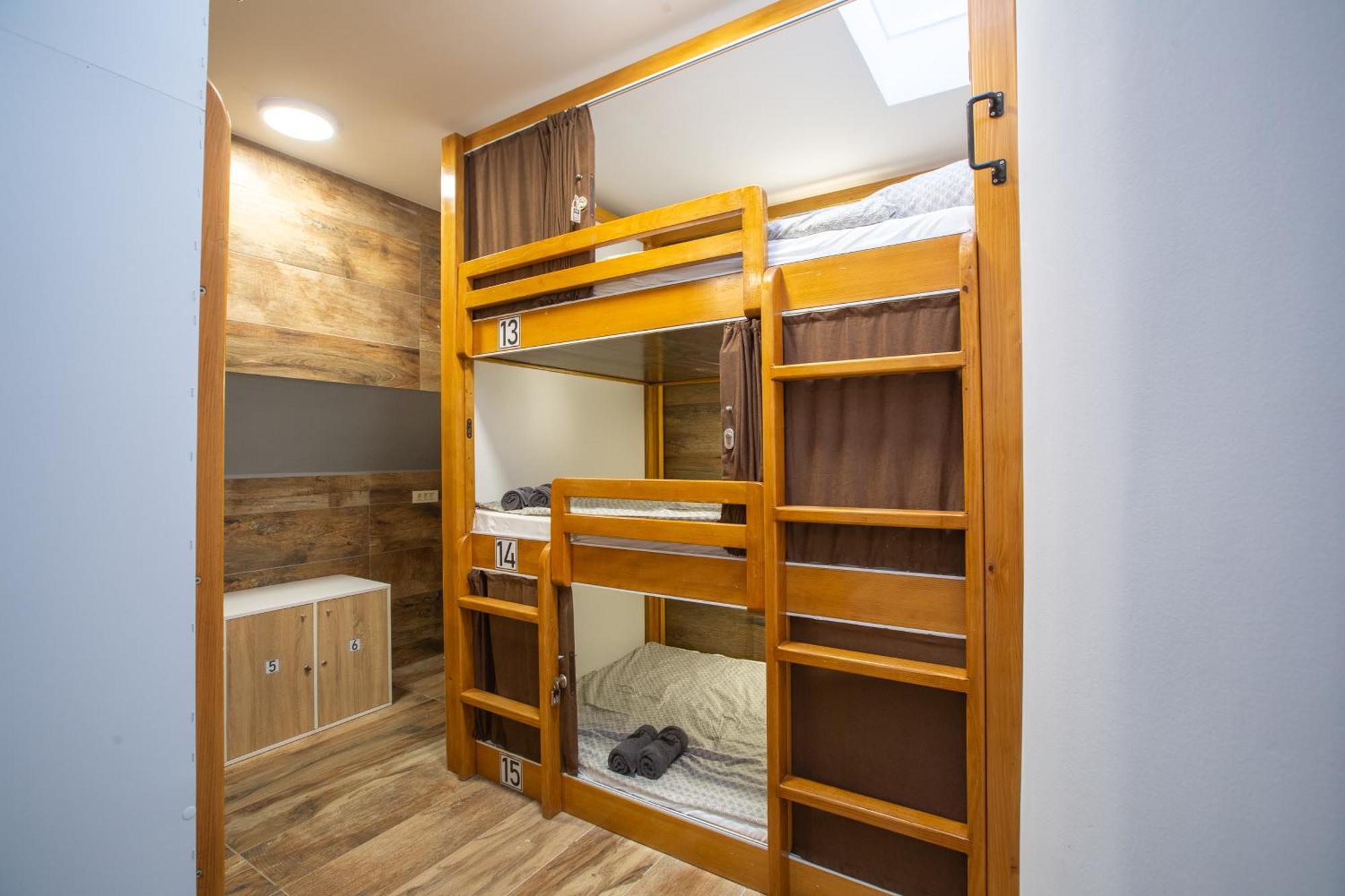 Aisha Hostel Любляна Екстер'єр фото